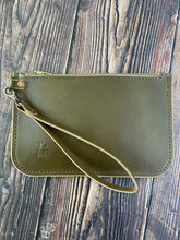 Load image into Gallery viewer, Wristlet - English Bridle
