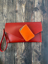 Load image into Gallery viewer, Envelope Clutch - English Bridle - Wrist Strap