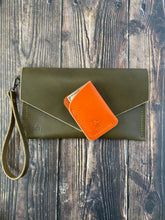 Load image into Gallery viewer, Envelope Clutch - English Bridle - Wrist Strap