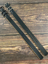 Load image into Gallery viewer, Zulu Strap - Horween Chromexcel - Navy